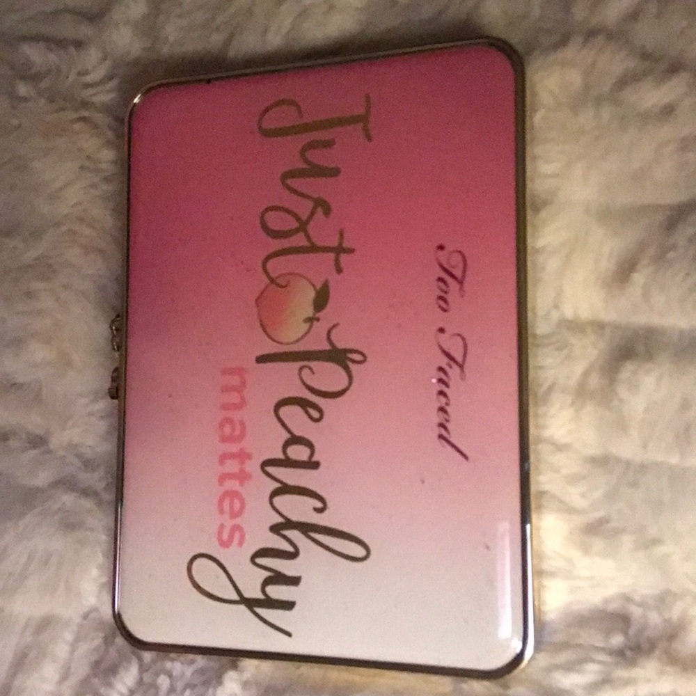 Two faced just peachy matte pallet